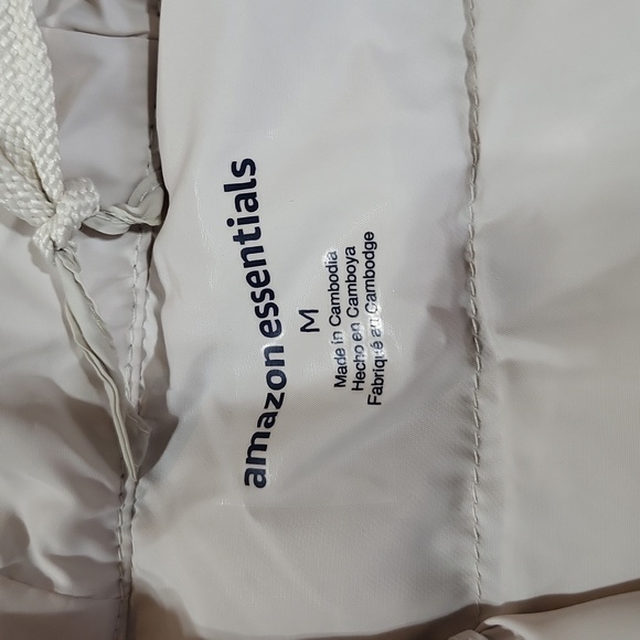 AMAZON ESSENTIALS Stone/Cream Lightweight Water-Resistant Hooded Puffer Coat - Picture 3 of 14